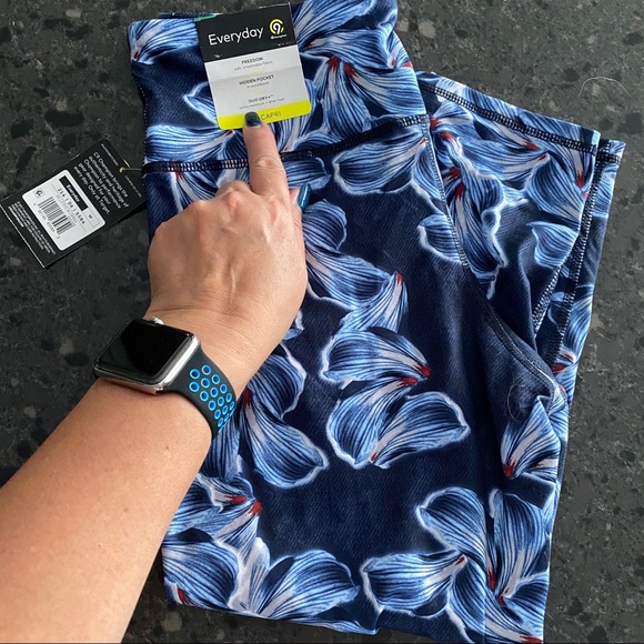 Champion Pants - Champion blue floral high rise hidden pocket capri